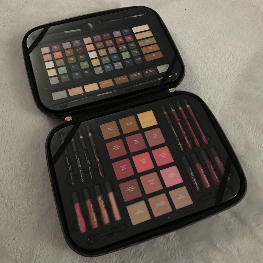Portable makeup travel kit